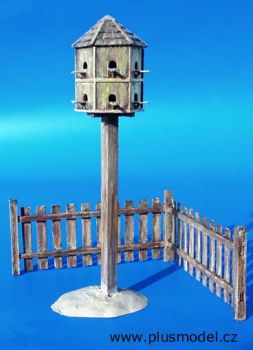 PLS015 - Model reduced of pigeonry with 2 fences not paint not build for diorama