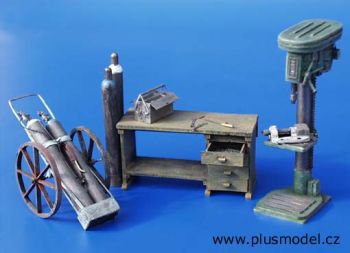 PLS094 - Model reduced of workshop equipment not build not paint for diorama